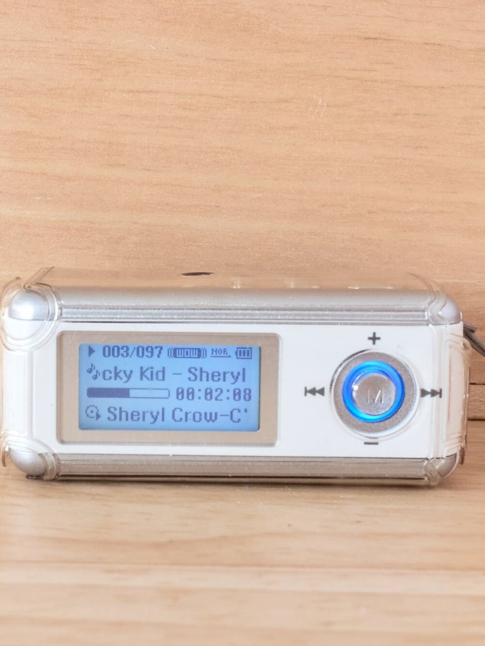 Samsung Yepp YP-MT6 1GB MP3 Player with FM Tuner and Voice Recorder Silver